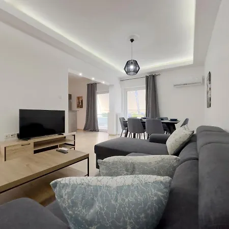 Aristotelous Spacious 109sqm In *